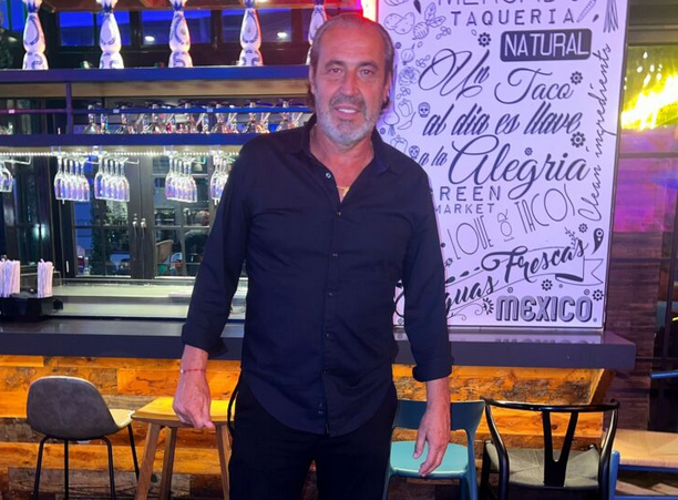 Sergio»Checho»Batista fascinado en el sunset de Tacology Miami