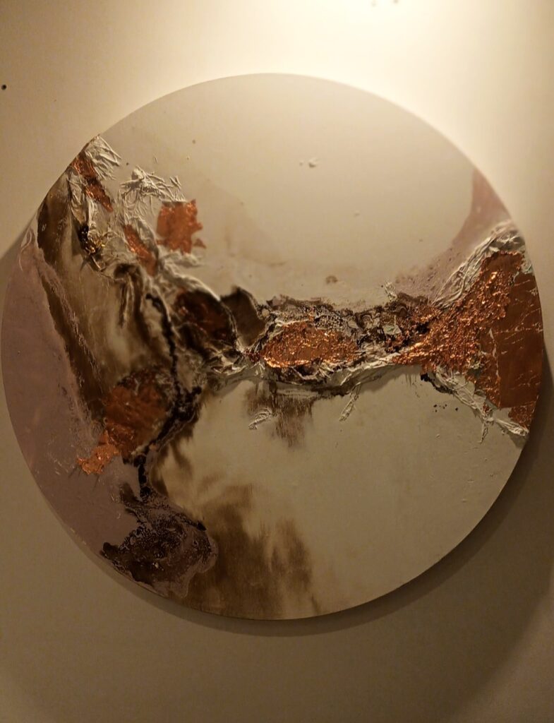 Sol Coppari llevò a la galerìa de arte de Napulè resto a otro nivel.