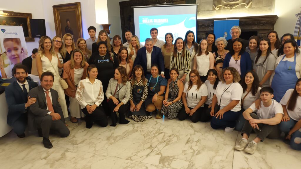 Orillas Solidarias por la inclusiòn social en la Embajada de Uruguay en Buenos Aires.