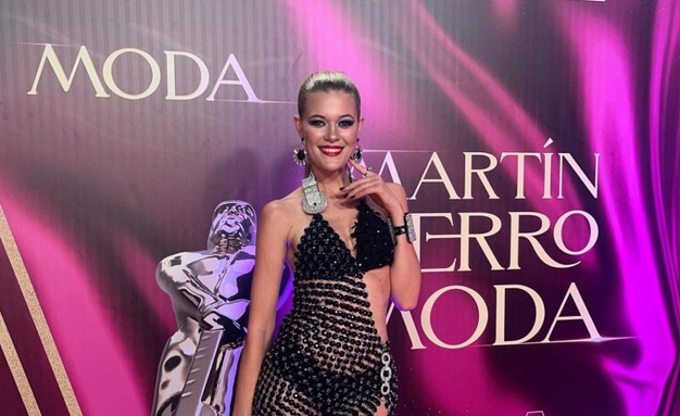 Caty Pugin, la celebridad màs sofisticada de los premios Martin Fierro de la Moda, causò sensaciòn por su belleza y su look.