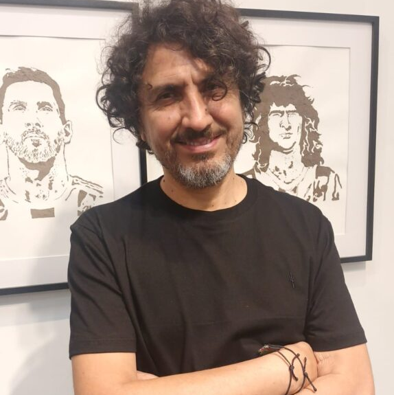 Jorge «Coqui» Lopez el artista plàstico que llevò su arte de 3 estrellas, en un tour simultàneo por tres continentes