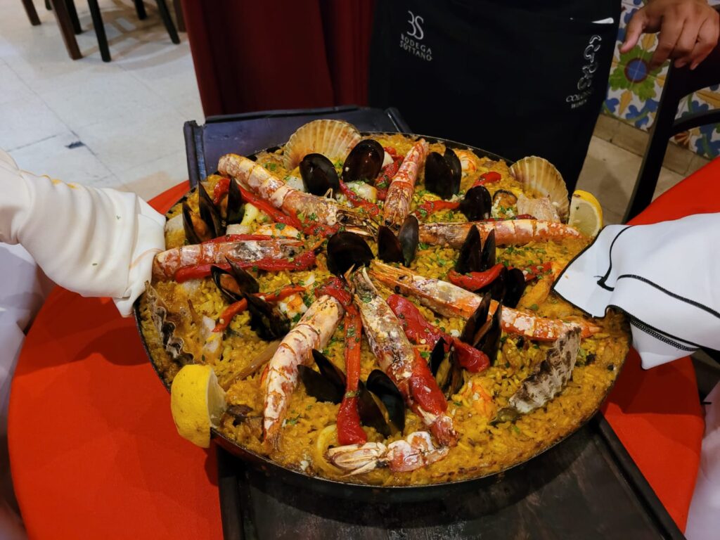 El Casal de Catalunya reabre sus puertas y es el restaurante ideal para la comida navideña.