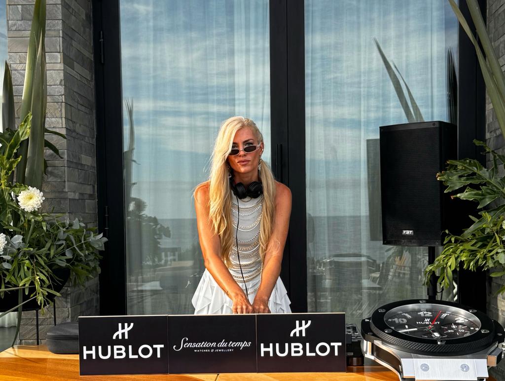 Daniela Urzi la embajadora musical de marcas de lujo supo inspirar a la gente con su música.