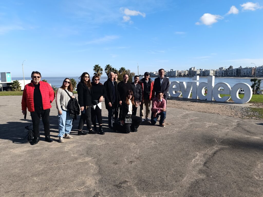 Periodistas visitan Montevideo en el primer vuelo de JetSmart a Uruguay