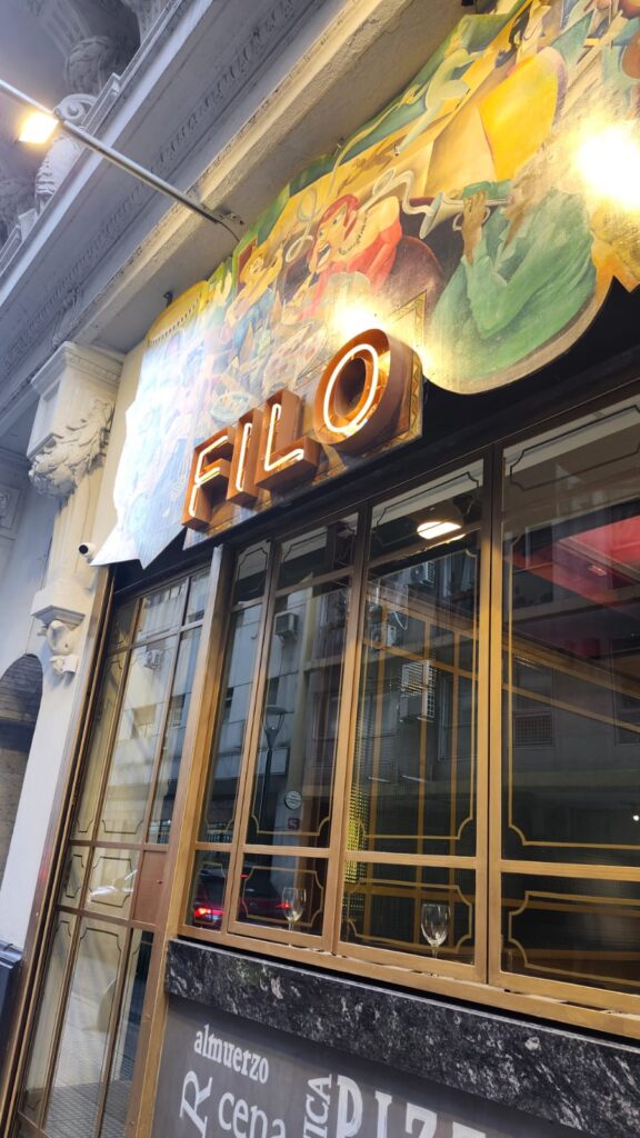 FILO restaurante, reabrìo su galerìa con un nutrido publico que ansiaba visitar èste emblemàtico espacio de arte.