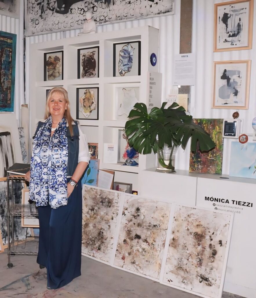 La reconocida artìsta plàstica Monica Tiezzi abre su propio taller al pùblico, en el icònico edificio de Central Park en Barracas.