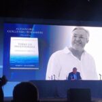 Alejandro Roemmers deslumbró con “Todo lo inolvidable” y reveló inéditos de Borges en una noche inolvidable en la Feria del Libro