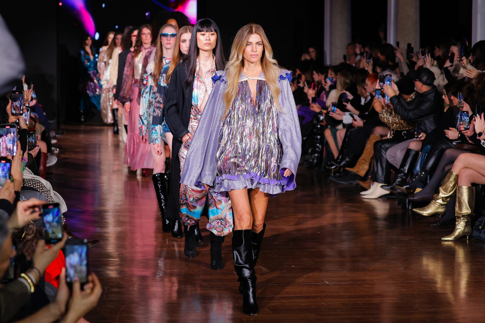 La Super modelo Daniela Urzi vuelve a la pasarela de Milan Fashion Week