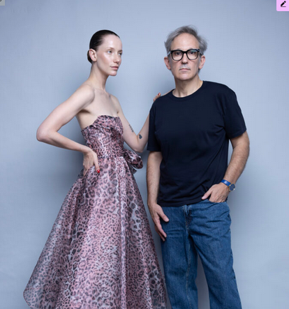 Adrián Brown presentó “Efigie Luminosa” en el marco de Argentina Fashion Week, luz, forma y moda como reflejo interior de su colección Fall Winter 2026