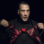 «Paraíso» irrumpe en el Teatro Regio: Luciano Cáceres protagoniza el unipersonal intenso y conmovedor de Inmaculada Alvear